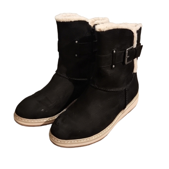 White Mountain Shoes - Womans White mountain faux fur boots black size 6 1/2